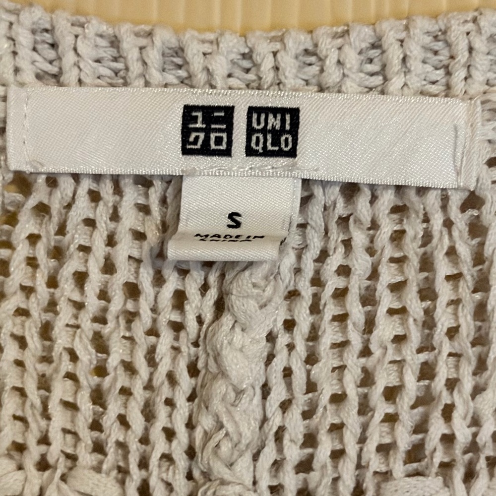 Uniqlo V-Neck Textured Knit Sweater - Picture 4 of 4